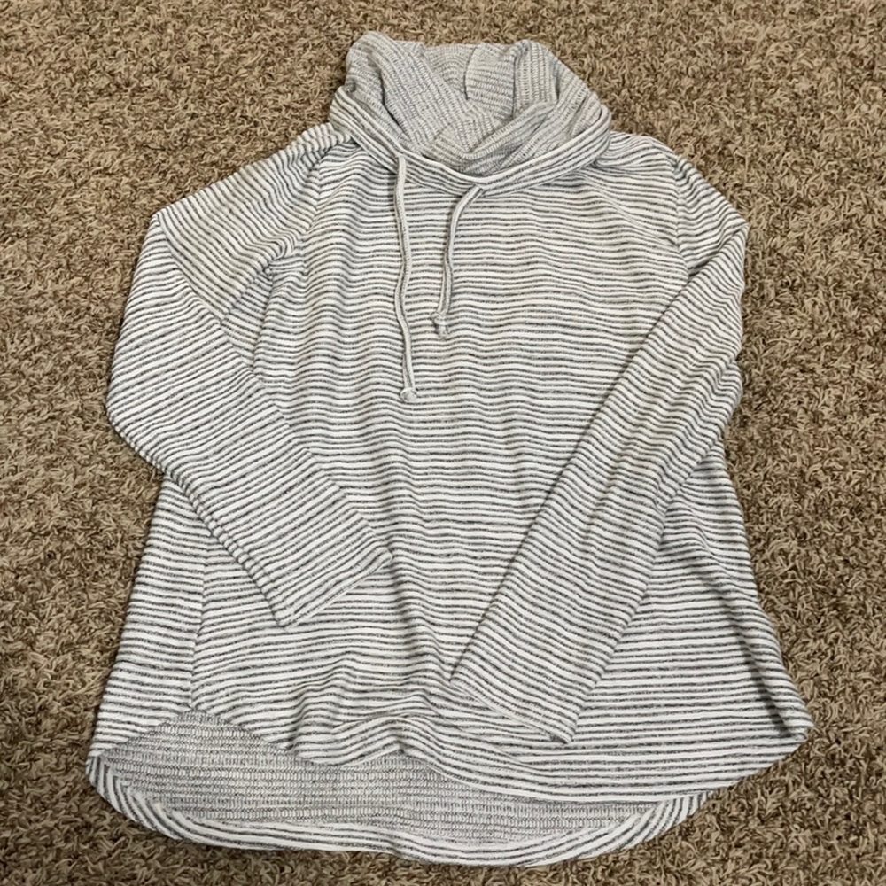 Staccato tunic vowel neck top